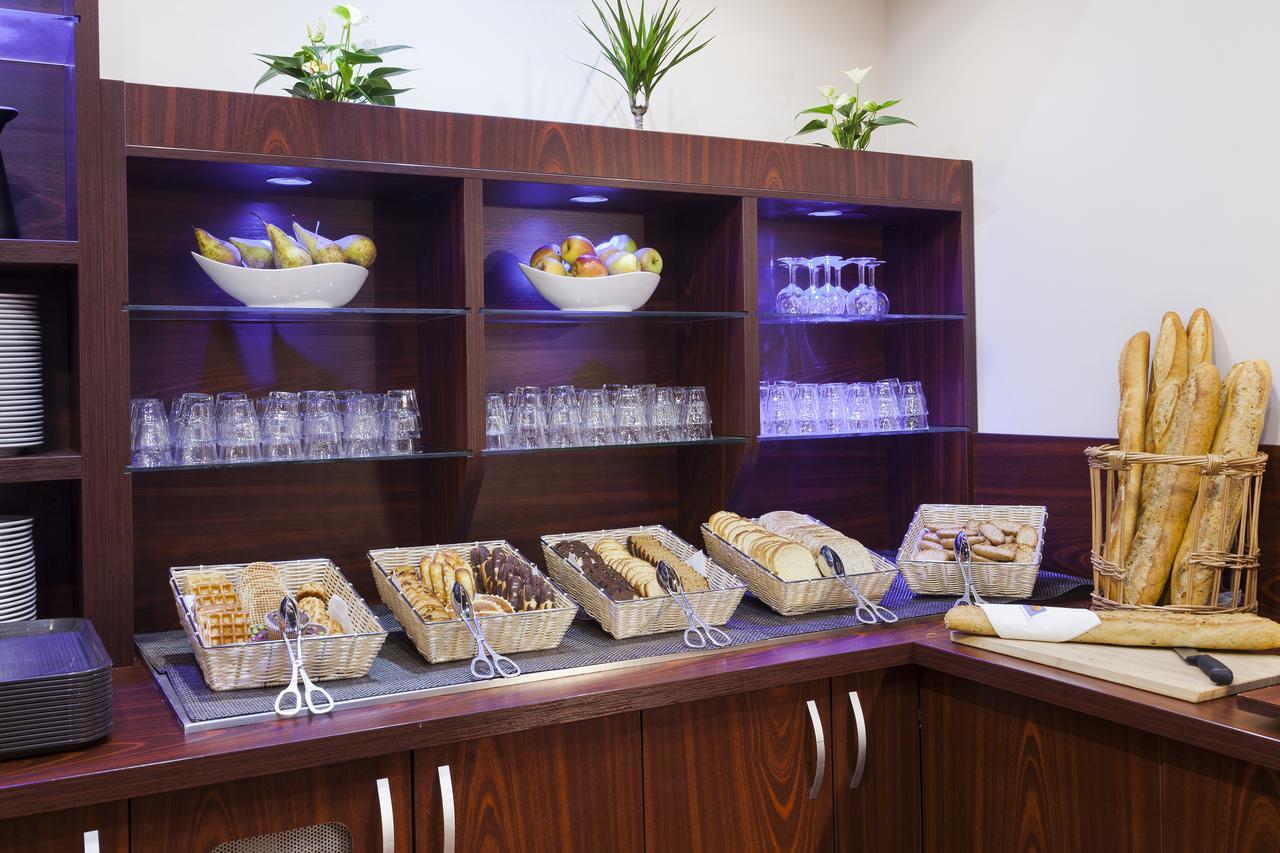 Comfort Hotel Orleans Olivet Provinces Екстериор снимка
